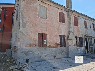 zoom immagine (Casa singola 100 mq, soggiorno, 3 camere, zona Carceri - Centro)