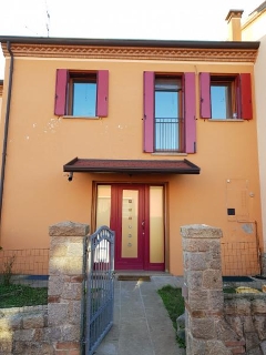 zoom immagine (Casa a schiera 150 mq, soggiorno, 3 camere, zona Lozzo Atestino - Centro)