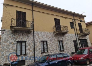 zoom immagine (Vendita Casa indipendente a Torino condizione: Buono piano: Su più livelli)