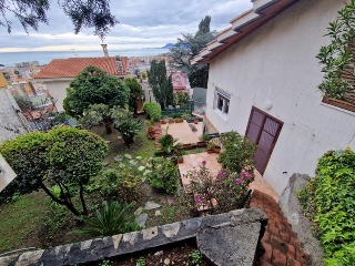zoom immagine (Villa 240 mq, soggiorno, 3 camere, zona Vallecrosia Alta)