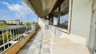 zoom immagine (Appartamento, soggiorno, 2 camere, zona Rivoltella del Garda)