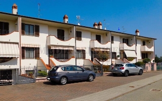 zoom immagine (Villa 170 mq, soggiorno, 3 camere, zona Sannazzaro Dè Burgondi)