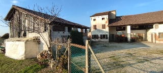 zoom immagine (Rustico 350 mq, soggiorno, zona San Giorgio in Bosco)