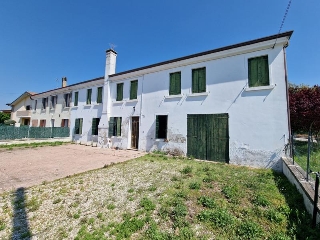 zoom immagine (Casa singola 180 mq, soggiorno, 3 camere, zona Sant'Elena)