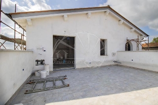 zoom immagine (Casa a schiera 155 mq, soggiorno, 2 camere, zona Casini)
