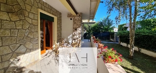 zoom immagine (Casa singola 190 mq, soggiorno, 4 camere, zona Abano Terme - Centro)