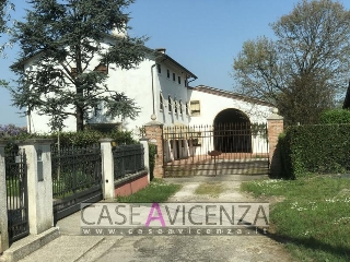 zoom immagine (Villa 500 mq, soggiorno, 7 camere, zona Montegalda)