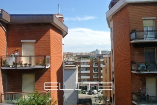 zoom immagine (Appartamento 140 mq, soggiorno, 3 camere, zona Semicentro)