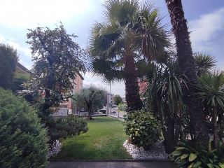 zoom immagine (Villa 160 mq, soggiorno, 3 camere, zona Desenzano del Garda - Centro)
