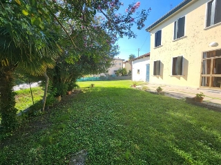zoom immagine (Casa singola 360 mq, soggiorno, 4 camere, zona San Pietro di Stra)