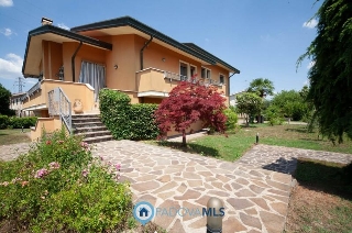 zoom immagine (Casa singola 280 mq, soggiorno, 4 camere, zona Pozzonovo - Centro)