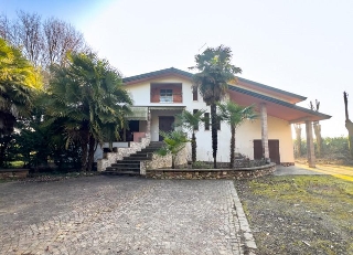 zoom immagine (Casa singola 430 mq, soggiorno, 6 camere, zona Brenta d'Abba)