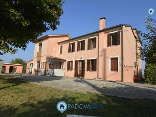 zoom immagine (Casa singola 342 mq, soggiorno, 3 camere, zona Pozzonovo)