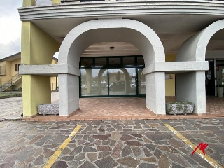 zoom immagine (Negozio 55 mq, zona Villa del Bosco)