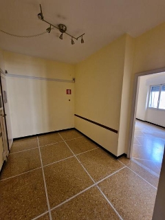 zoom immagine (Ufficio 60 mq, soggiorno, 2 camere, zona Rapallo - Centro)