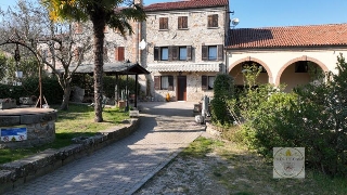 zoom immagine (Rustico 180 mq, soggiorno, 3 camere, zona Arquà Petrarca)