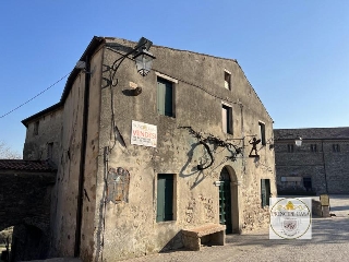 zoom immagine (Casa singola 550 mq, soggiorno, più di 3 camere, zona Arquà Petrarca - Centro)