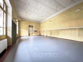 zoom immagine (Casa singola 400 mq, soggiorno, 7 camere, zona Borgosesia)