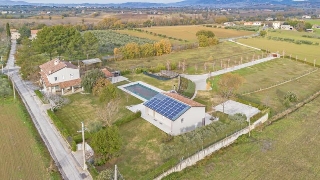 zoom immagine (Villa 511 mq, soggiorno, 8 camere, zona Giano dell'Umbria)