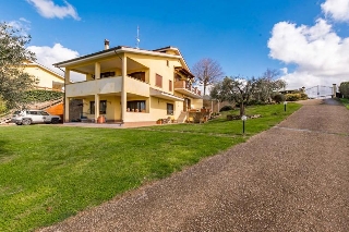 zoom immagine (Villa 300 mq, soggiorno, 4 camere, zona Riano - Centro)